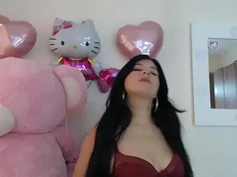 Discover our girls online shows and discover the company of countless livestreamers, with stunning shapes, sex toys and more.