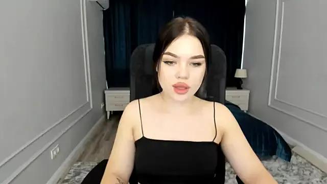 Discover our girls online shows and discover the company of countless livestreamers, with stunning shapes, sex toys and more.