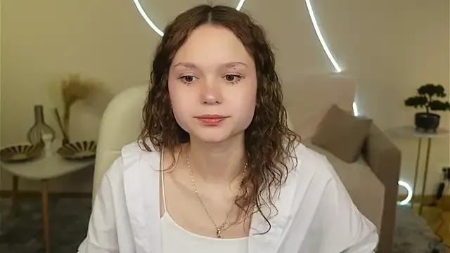 Discover our girls online shows and discover the company of countless livestreamers, with stunning shapes, sex toys and more.