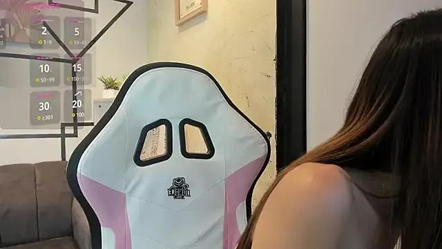 Discover our girls online shows and discover the company of countless livestreamers, with stunning shapes, sex toys and more.