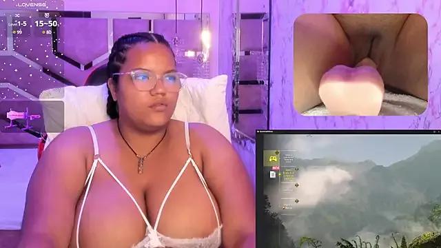 MhiaRey webcams show profile image 