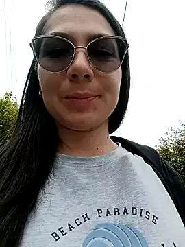 Discover our girls online shows and discover the company of countless livestreamers, with stunning shapes, sex toys and more.