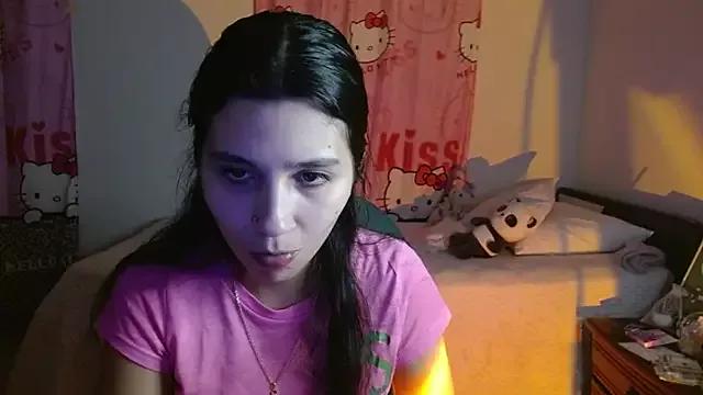 Discover our girls online shows and discover the company of countless livestreamers, with stunning shapes, sex toys and more.