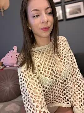 Discover our girls online shows and discover the company of countless livestreamers, with stunning shapes, sex toys and more.