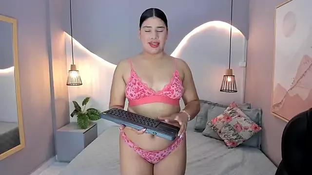 Discover our girls online shows and discover the company of countless livestreamers, with stunning shapes, sex toys and more.