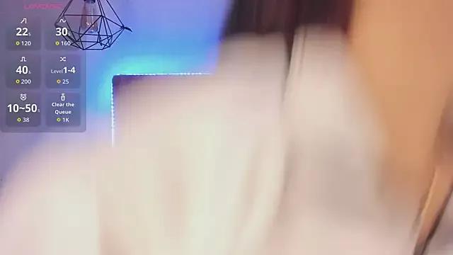 Discover our girls online shows and discover the company of countless livestreamers, with stunning shapes, sex toys and more.