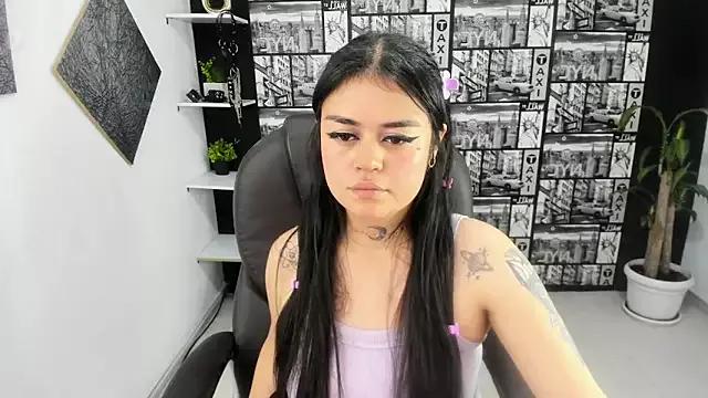 Discover our girls online shows and discover the company of countless livestreamers, with stunning shapes, sex toys and more.