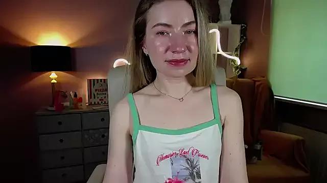 Discover our girls online shows and discover the company of countless livestreamers, with stunning shapes, sex toys and more.