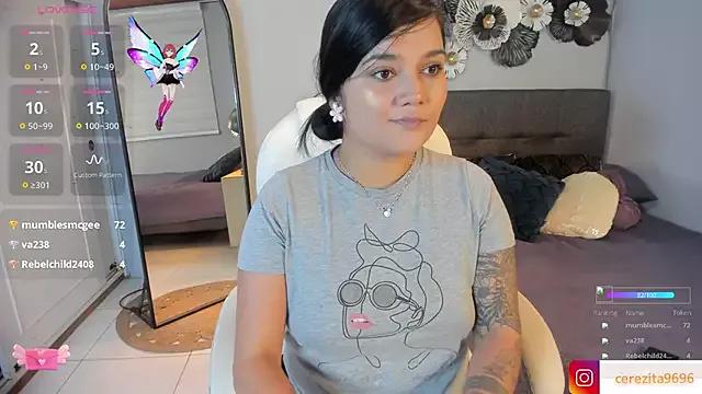 mia_traveluxe from StripChat is Freechat