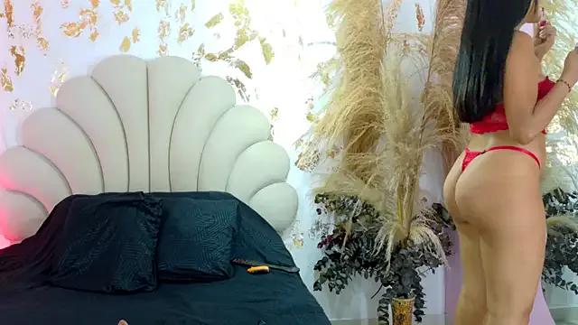 Discover our girls online shows and discover the company of countless livestreamers, with stunning shapes, sex toys and more.