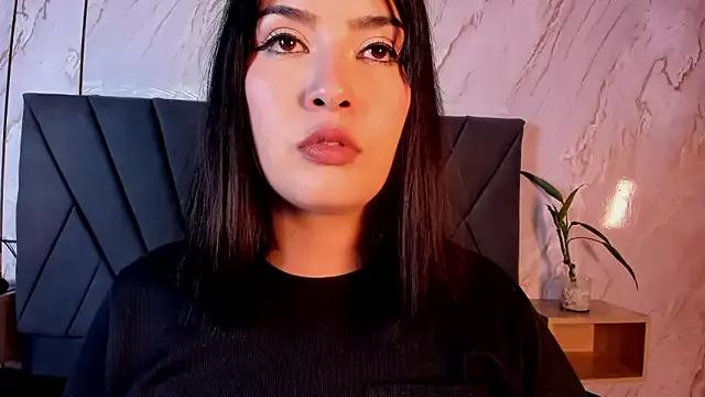 Discover our girls online shows and discover the company of countless livestreamers, with stunning shapes, sex toys and more.