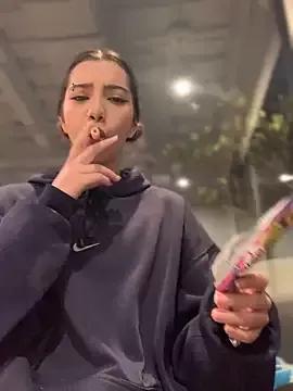 Discover our girls online shows and discover the company of countless livestreamers, with stunning shapes, sex toys and more.