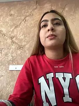 Discover our girls online shows and discover the company of countless livestreamers, with stunning shapes, sex toys and more.