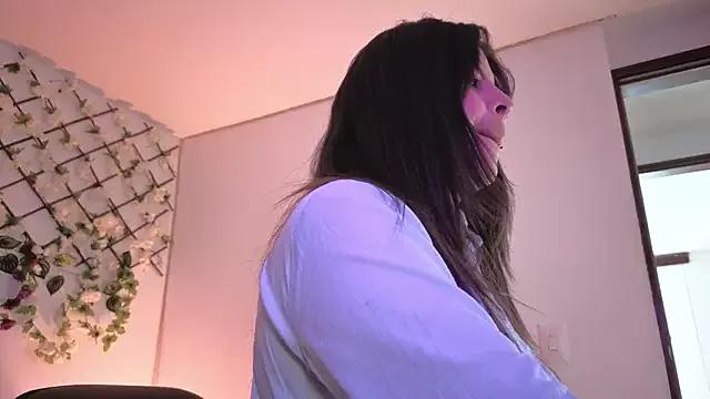 MiaCollinssx from StripChat is Freechat