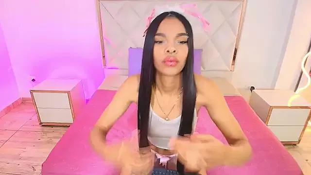 Discover our girls online shows and discover the company of countless livestreamers, with stunning shapes, sex toys and more.