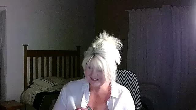 Photos of Miahotmilf from StripChat is Freechat