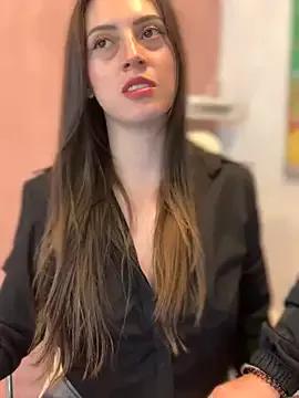 Discover our girls online shows and discover the company of countless livestreamers, with stunning shapes, sex toys and more.