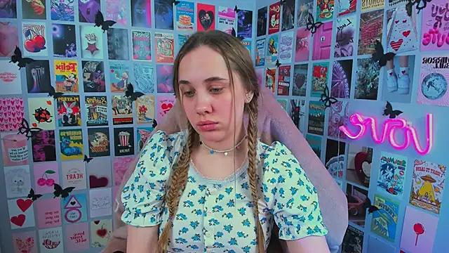MiaMilas from StripChat