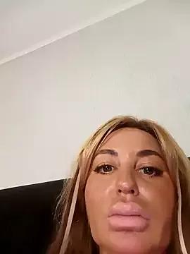 MiaMooly from StripChat