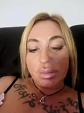 MiaMooly from StripChat