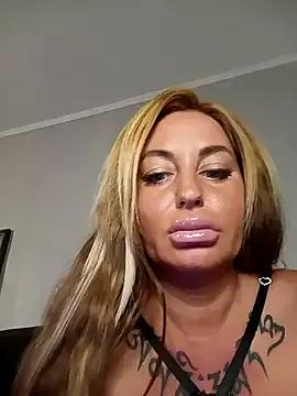 MiaMooly from StripChat