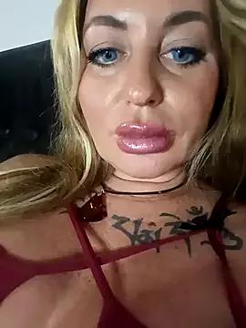 MiaMooly from StripChat