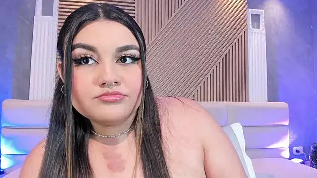 Discover our girls online shows and discover the company of countless livestreamers, with stunning shapes, sex toys and more.