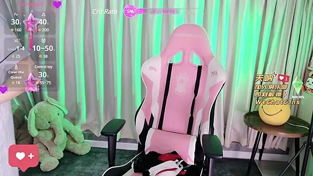 Discover our girls online shows and discover the company of countless livestreamers, with stunning shapes, sex toys and more.
