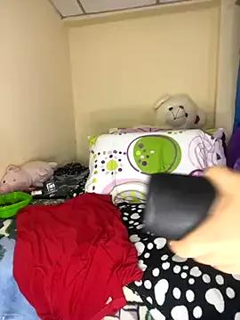Discover our girls online shows and discover the company of countless livestreamers, with stunning shapes, sex toys and more.