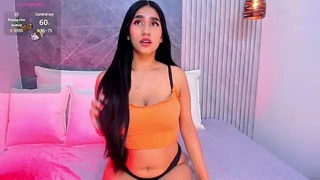 Discover our girls online shows and discover the company of countless livestreamers, with stunning shapes, sex toys and more.
