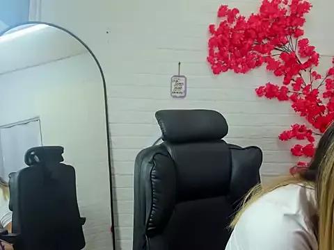 MiaStorm__ webcams show profile image 