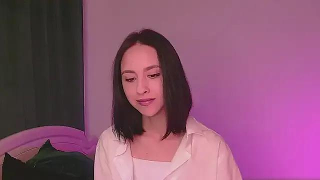Discover our girls online shows and discover the company of countless livestreamers, with stunning shapes, sex toys and more.