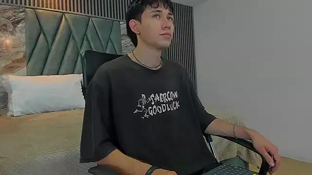 Michael_blue from StripChat is Freechat