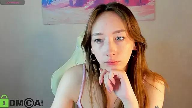 Discover our girls online shows and discover the company of countless livestreamers, with stunning shapes, sex toys and more.
