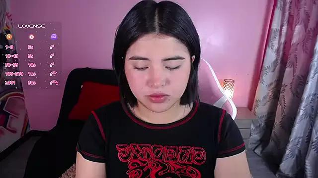Discover our girls online shows and discover the company of countless livestreamers, with stunning shapes, sex toys and more.