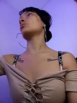 Discover our girls online shows and discover the company of countless livestreamers, with stunning shapes, sex toys and more.