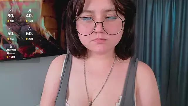 Discover our girls online shows and discover the company of countless livestreamers, with stunning shapes, sex toys and more.