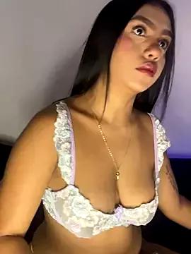Discover our girls online shows and discover the company of countless livestreamers, with stunning shapes, sex toys and more.
