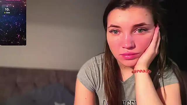 michelle_mirr from StripChat is Freechat