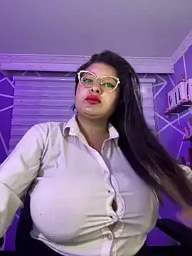 MiiaaJoness from StripChat