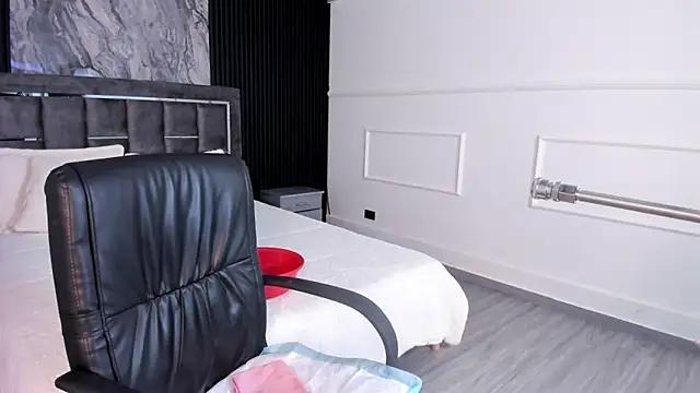 MiiaaMoonroee from StripChat