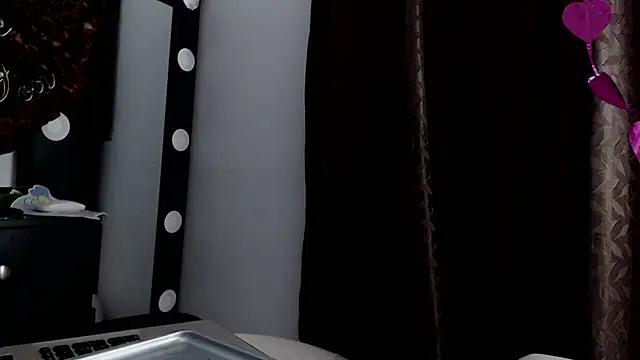 Discover our girls online shows and discover the company of countless livestreamers, with stunning shapes, sex toys and more.