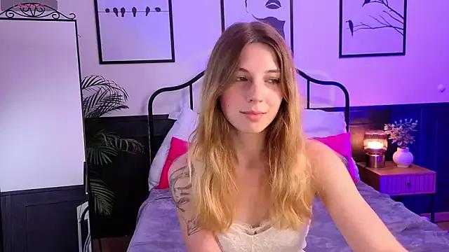 Discover our girls online shows and discover the company of countless livestreamers, with stunning shapes, sex toys and more.
