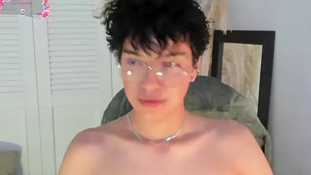 miilo_wolf from StripChat