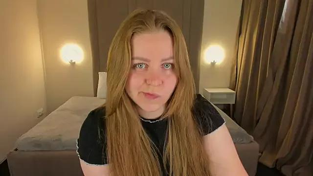 Discover our girls online shows and discover the company of countless livestreamers, with stunning shapes, sex toys and more.