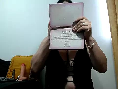 Mikaela_anal_squirt from StripChat is Freechat