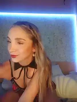 Discover our girls online shows and discover the company of countless livestreamers, with stunning shapes, sex toys and more.