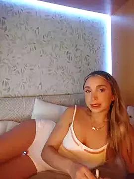 mikateen from StripChat is Freechat