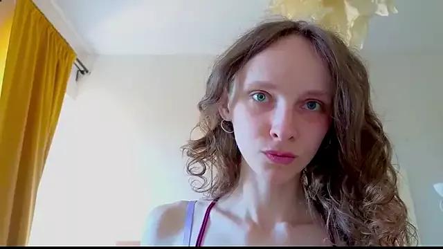 Discover our girls online shows and discover the company of countless livestreamers, with stunning shapes, sex toys and more.