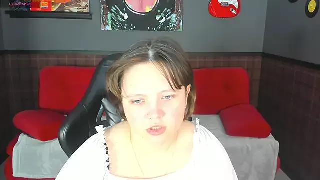 Discover our girls online shows and discover the company of countless livestreamers, with stunning shapes, sex toys and more.